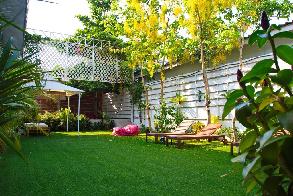 Barefeet Naturist Resort (Adults Only) Bangkok Eksteriør billede