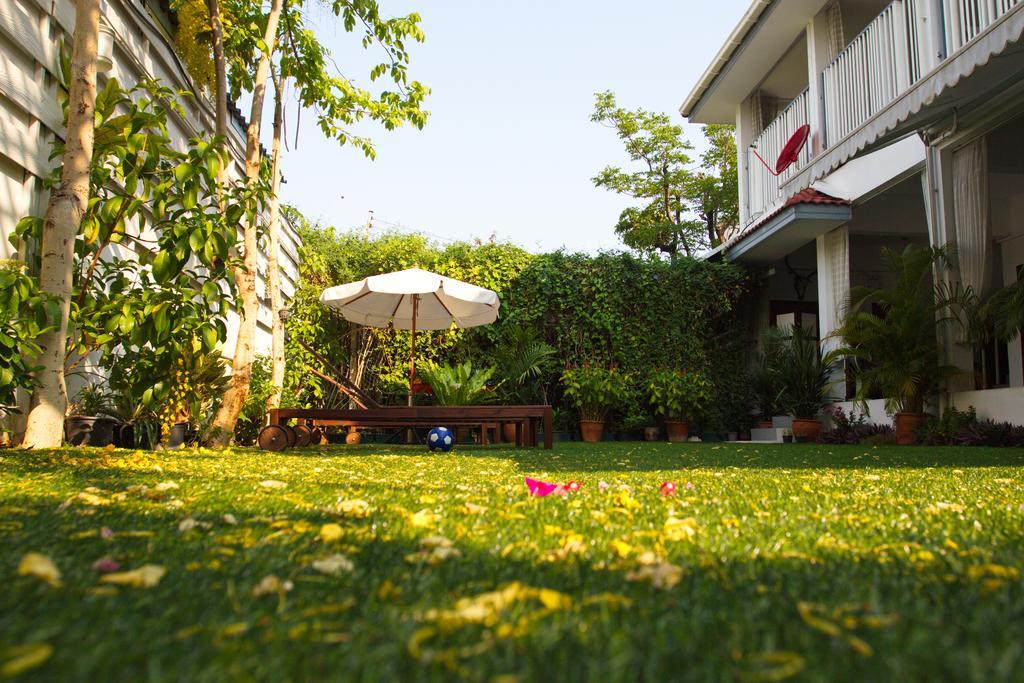 Barefeet Naturist Resort (Adults Only) Bangkok Eksteriør billede