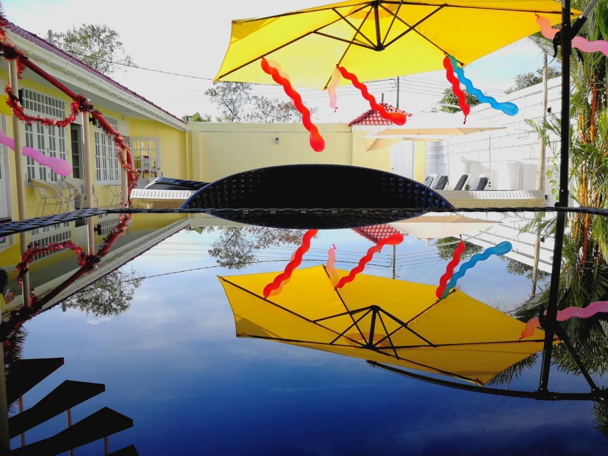 Barefeet Naturist Resort (Adults Only) Bangkok Eksteriør billede