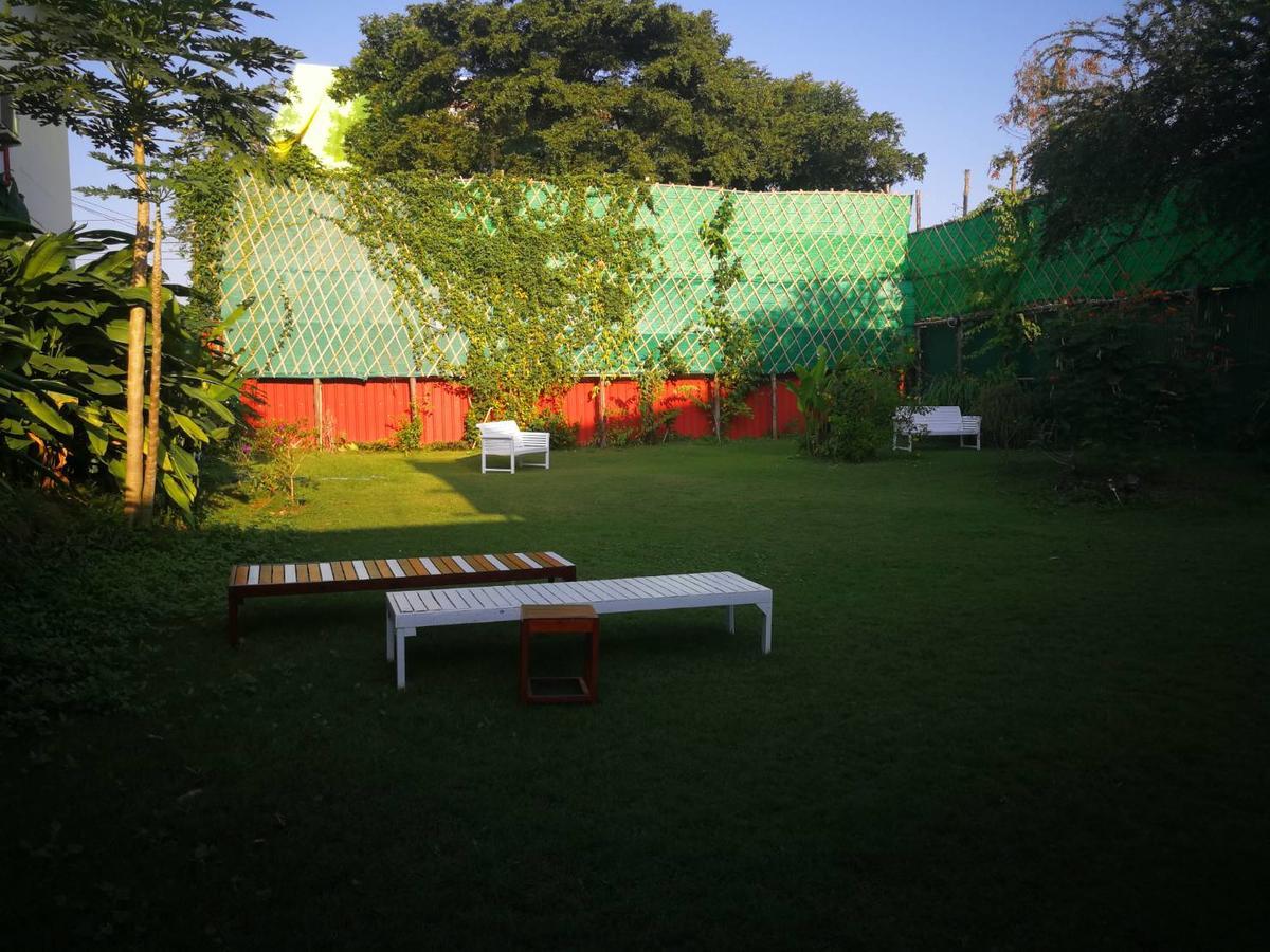 Barefeet Naturist Resort (Adults Only) Bangkok Eksteriør billede